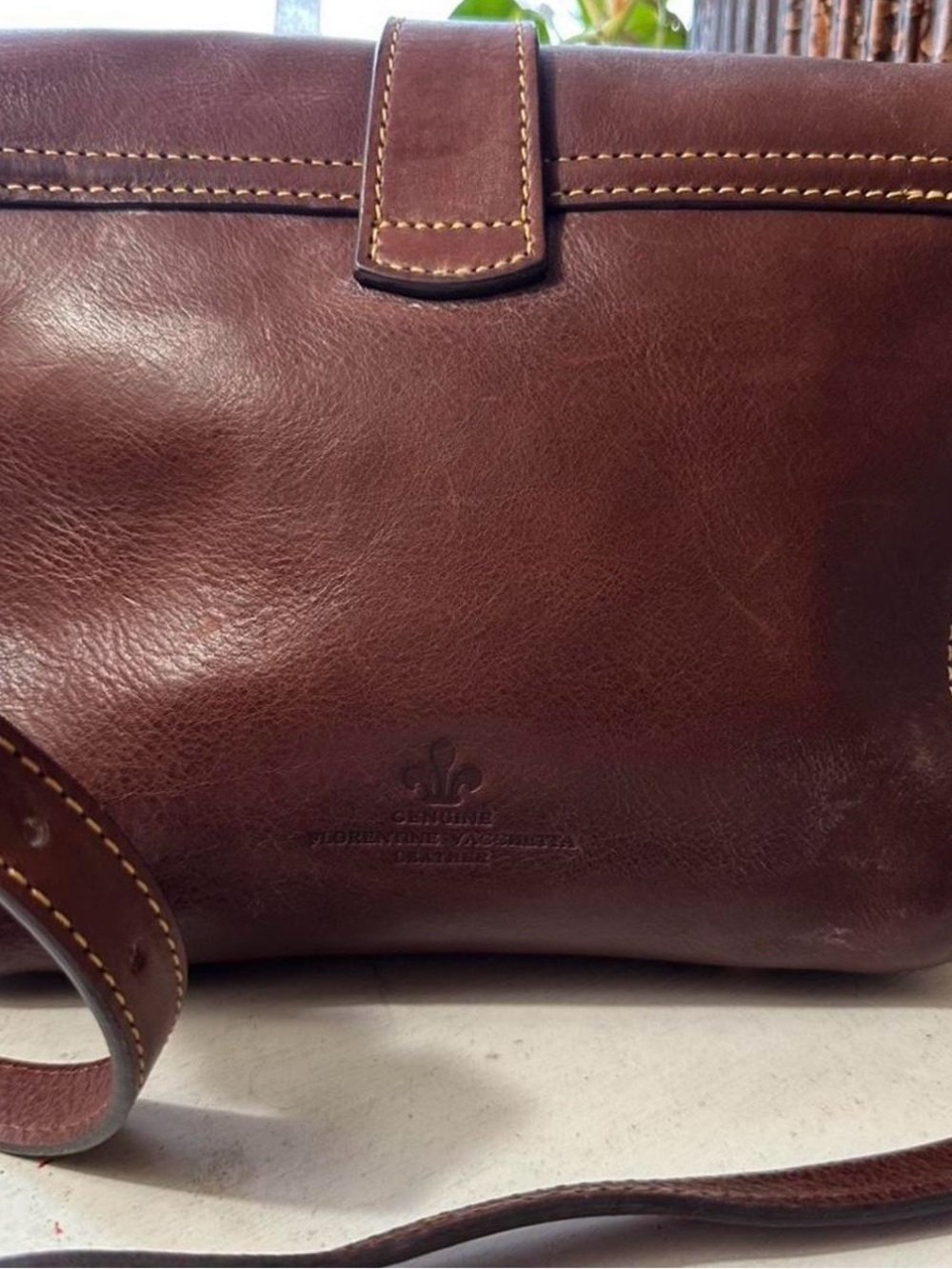 Florentine Leather Dooney & Bourke Patina Brown Crossbody Bag with Gold Hardware - Picture 2 of 8